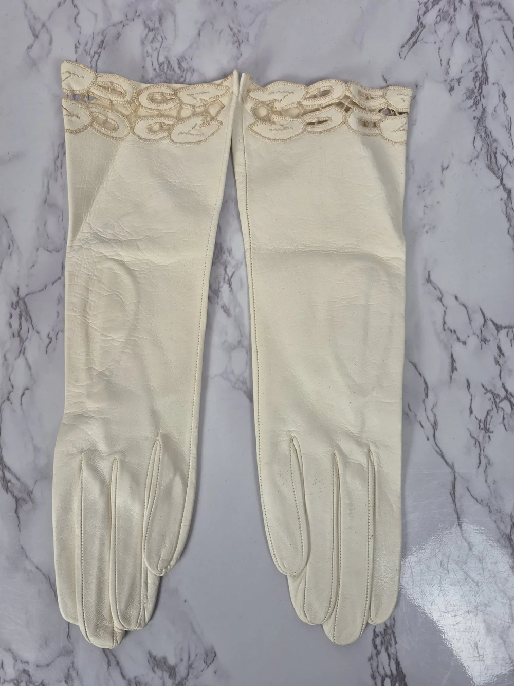 VTG Cream Kidskin Leather Gloves Cutwork Lace Embroidered Cuffs